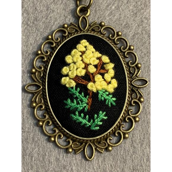 Hand-stitched Floral Pendant necklace - Embroidery Necklace - Picture 3 of 4